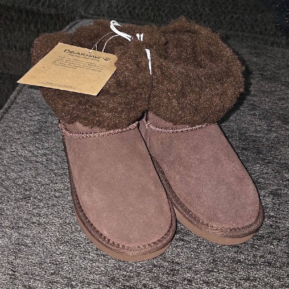 💚BearPaw Chocolate Suede Boots with Plush Collar
